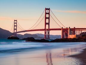Die Golden Gate Bridge in San Francisco bei Sonnenuntergang