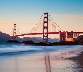 Die Golden Gate Bridge in San Francisco bei Sonnenuntergang