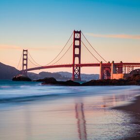 Die Golden Gate Bridge in San Francisco bei Sonnenuntergang