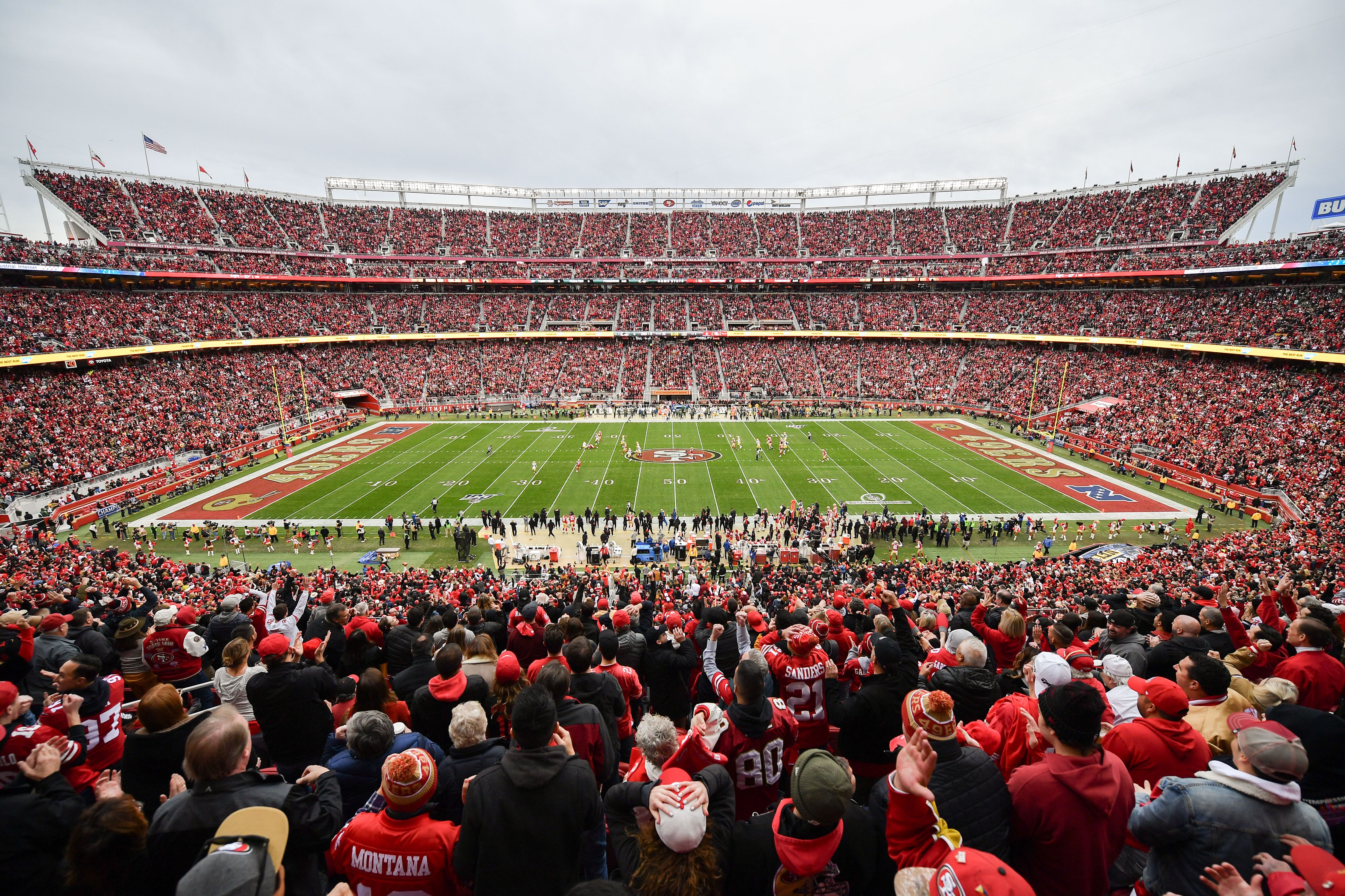 Zuschauer im Levi’s Stadium in Santa Clara in Kalifornien