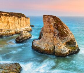 Felsformationen am Strand von Davenport in Santa Cruz County