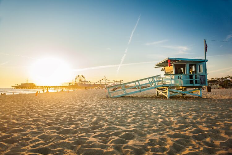 Romantischer Sonnenuntergang am Santa Monica beach