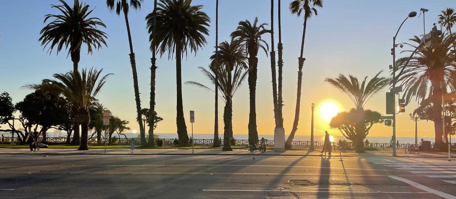 Der Sonnenuntergang in all seiner Pracht, wie wir ihn nur in Santa Monica finden.