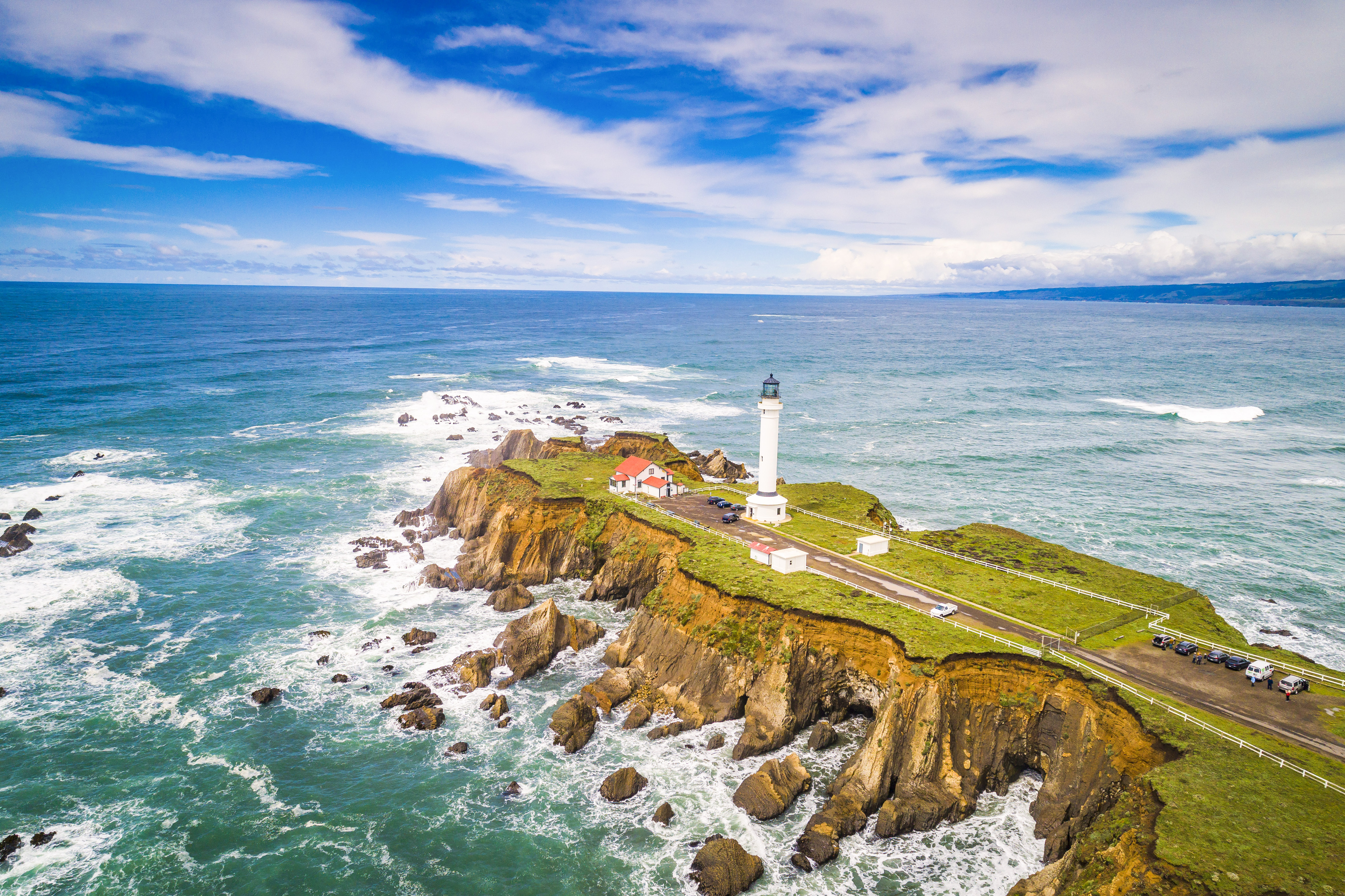 Der idyllische Point Arena Lighthouse weist den Weg