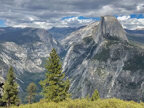 Der Glacier Point ist ein Aussichtspunkt oberhalb des Yosemite Valley im US-Bundesstaat Kalifornien