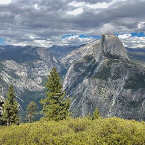 Der Glacier Point ist ein Aussichtspunkt oberhalb des Yosemite Valley im US-Bundesstaat Kalifornien