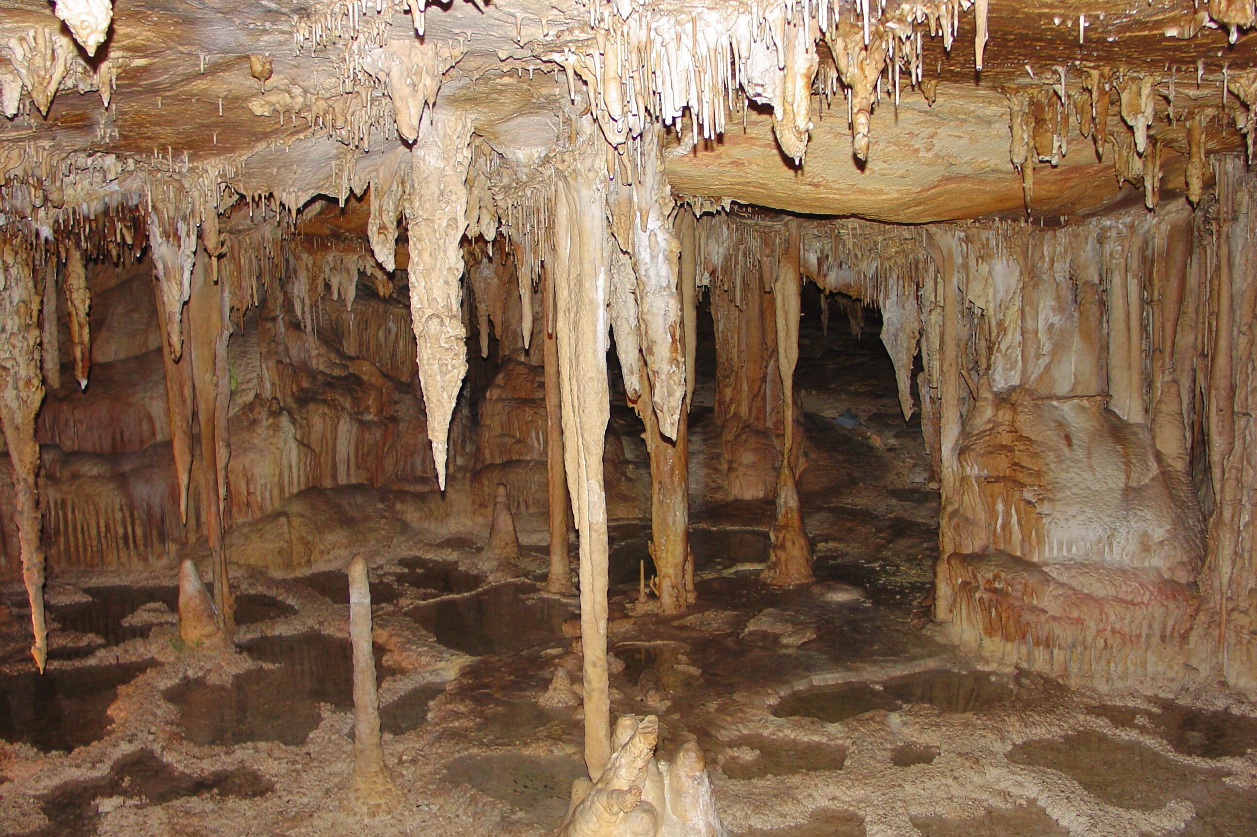 Саблинские пещеры сталактиты