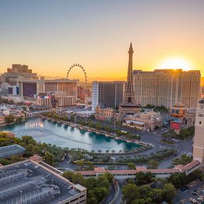 Der Las Vegas Strip bei aufgehender Sonne