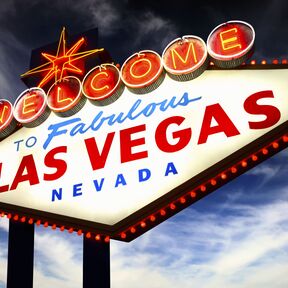 Das Schild heißt Besucher willkommen