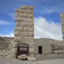 regionen/usa/suedwesten/nevada/rhyolite/rhyolite-overbury-bank.cr3240x3240-648x0 regionen/usa/suedwesten/nevada/rhyolite/rhyolite-overbury-bank.cr3240x3240-648x0