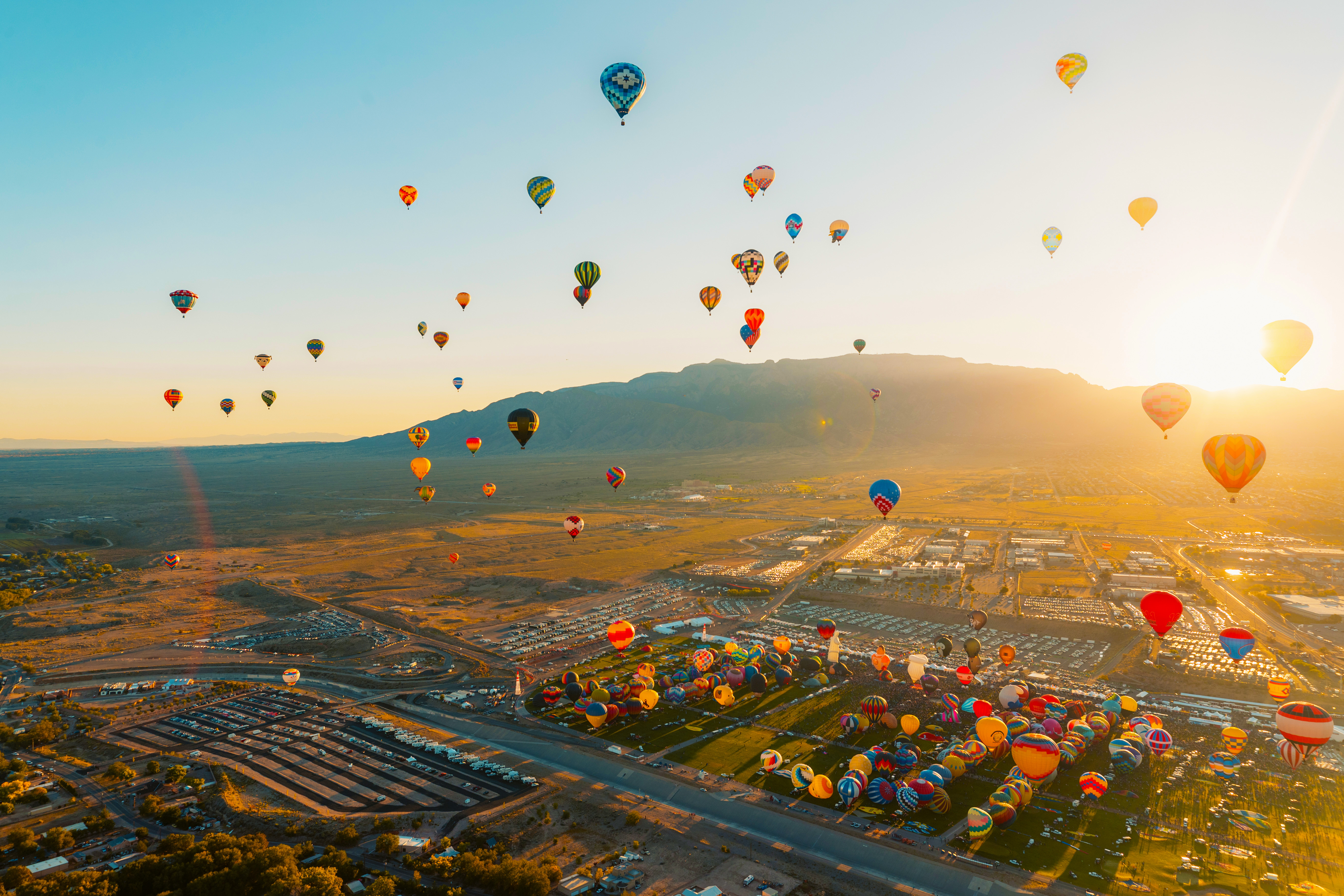 Die Albuquerque International Ballon Fiesta bei Sonnenaufgang Die Albuquerque International Ballon Fiesta bei Sonnenaufgang
