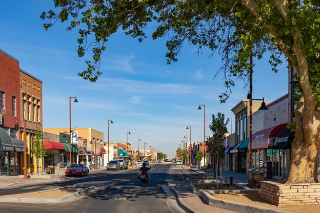 Blick auf die Hauptstraße in Farmington in New Mexico Blick auf die Hauptstraße in Farmington in New Mexico