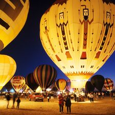 regionen/usa/suedwesten/newmexico/allgemein/heissluftballon-nacht.cr1394x1396-339x0 regionen/usa/suedwesten/newmexico/allgemein/heissluftballon-nacht.cr1394x1396-339x0