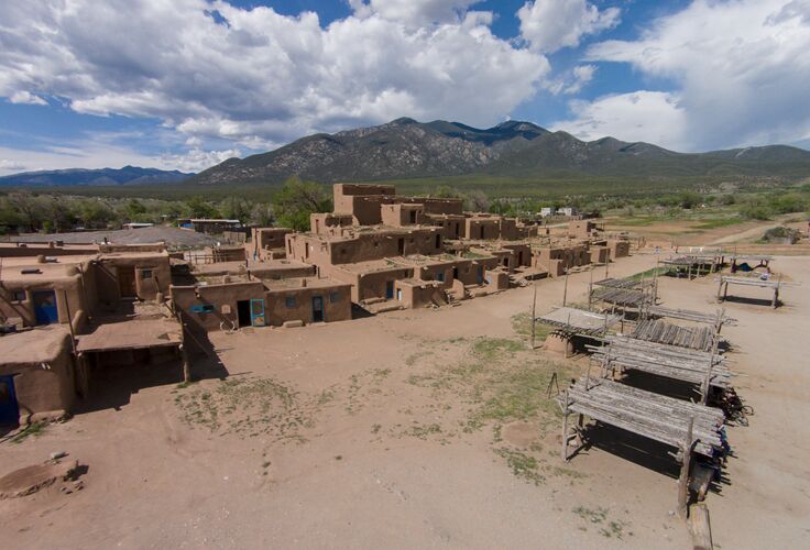 Alte Lehmhäuser in Taos Pueblo in New Mexico