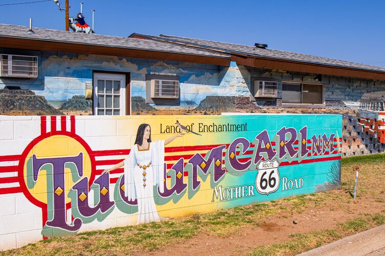 Kunstvolle Wandmalerei von der Route 66 in Tucumcari in New Mexico