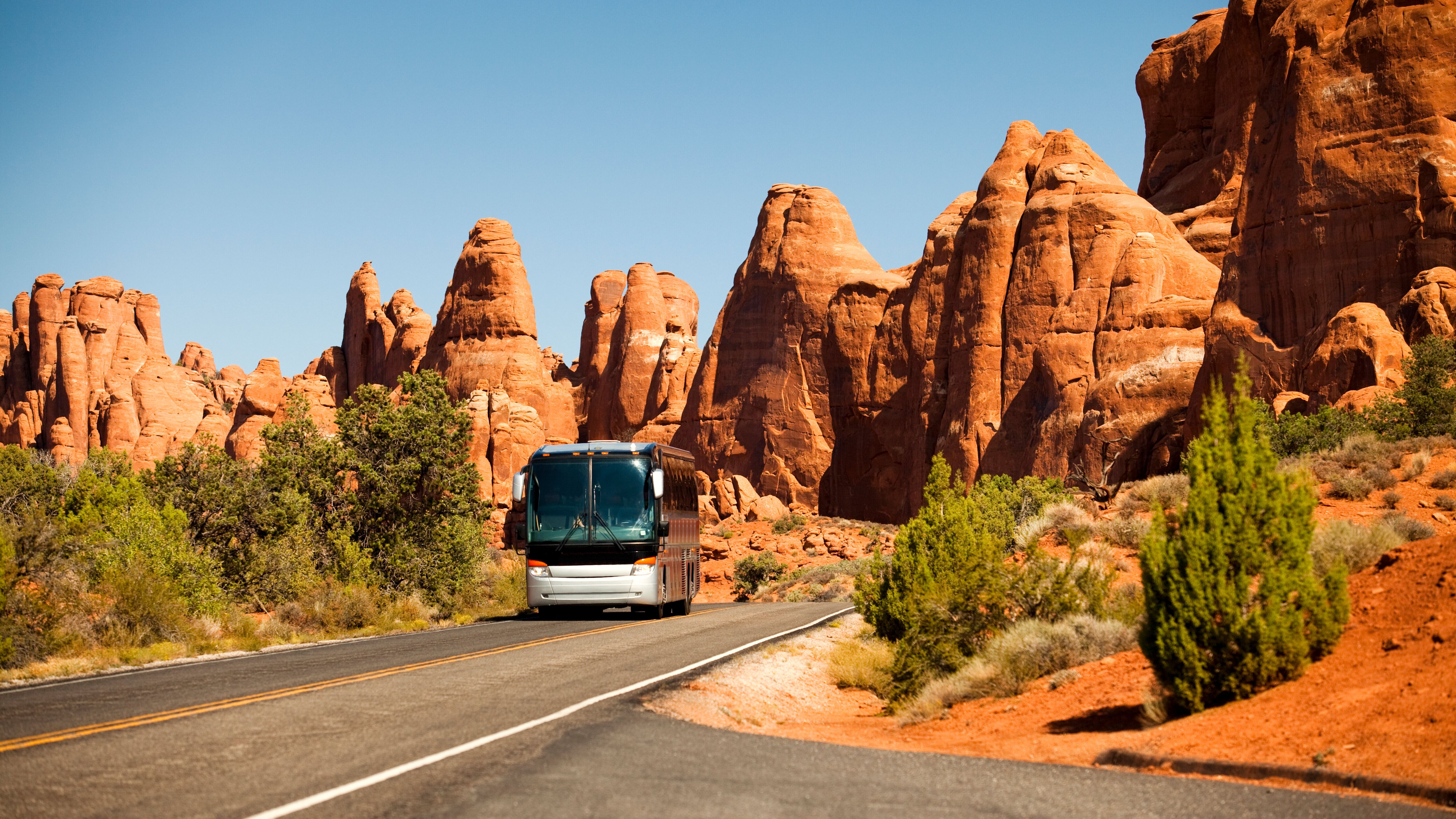 Reisebus im Arches National Park nahe Moab