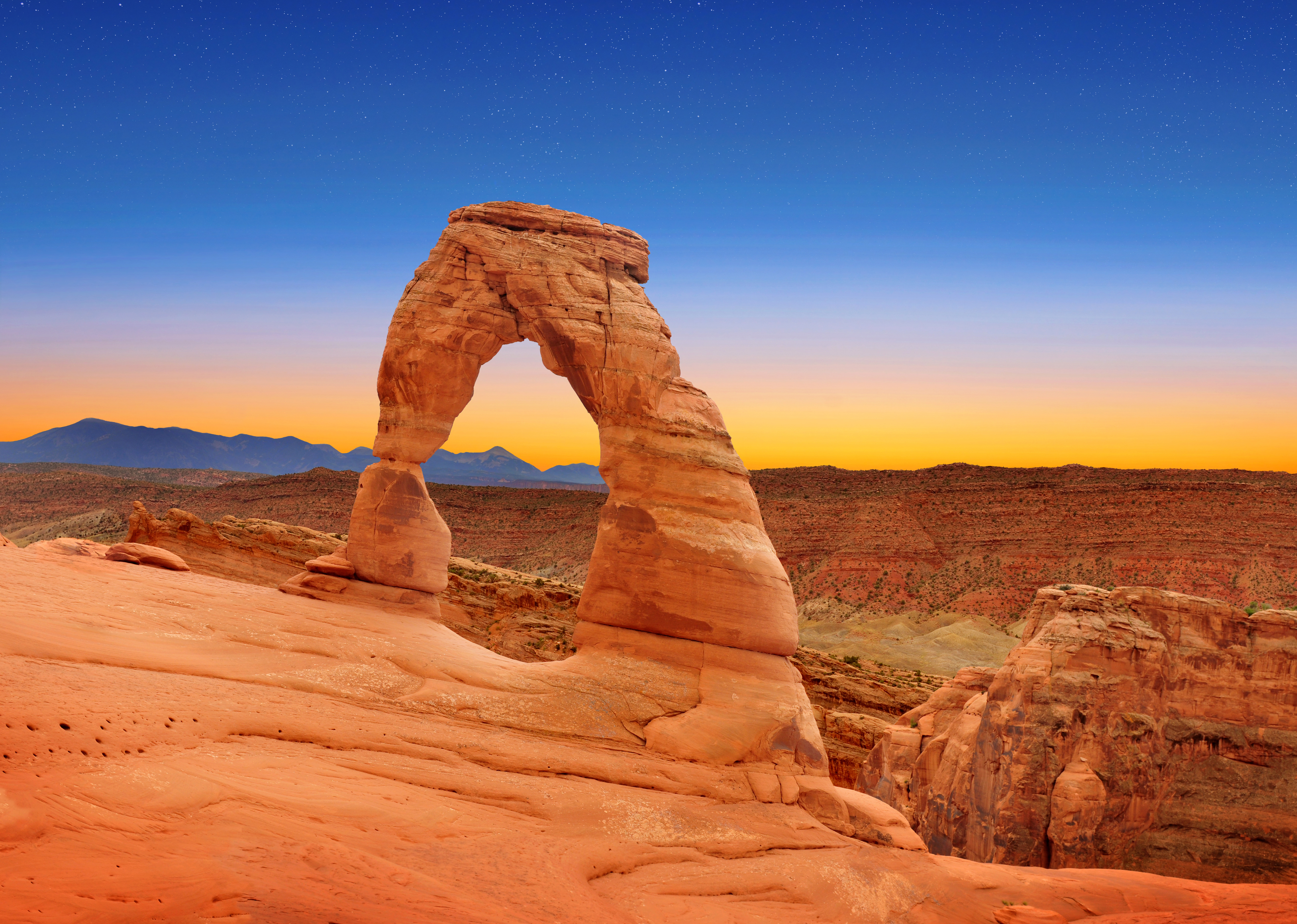 Der Delicate Arch im Arches National Park bei Sonnenuntergang 