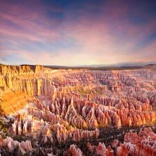 regionen/usa/suedwesten/utah/bryce-canyon-nationalpark/bryce-canyon-view-landscape-colorful.cr1622x1622-0x103 regionen/usa/suedwesten/utah/bryce-canyon-nationalpark/bryce-canyon-view-landscape-colorful.cr1622x1622-0x103