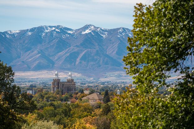 Blick auf den Ort Logan im Cache Valley in Utah