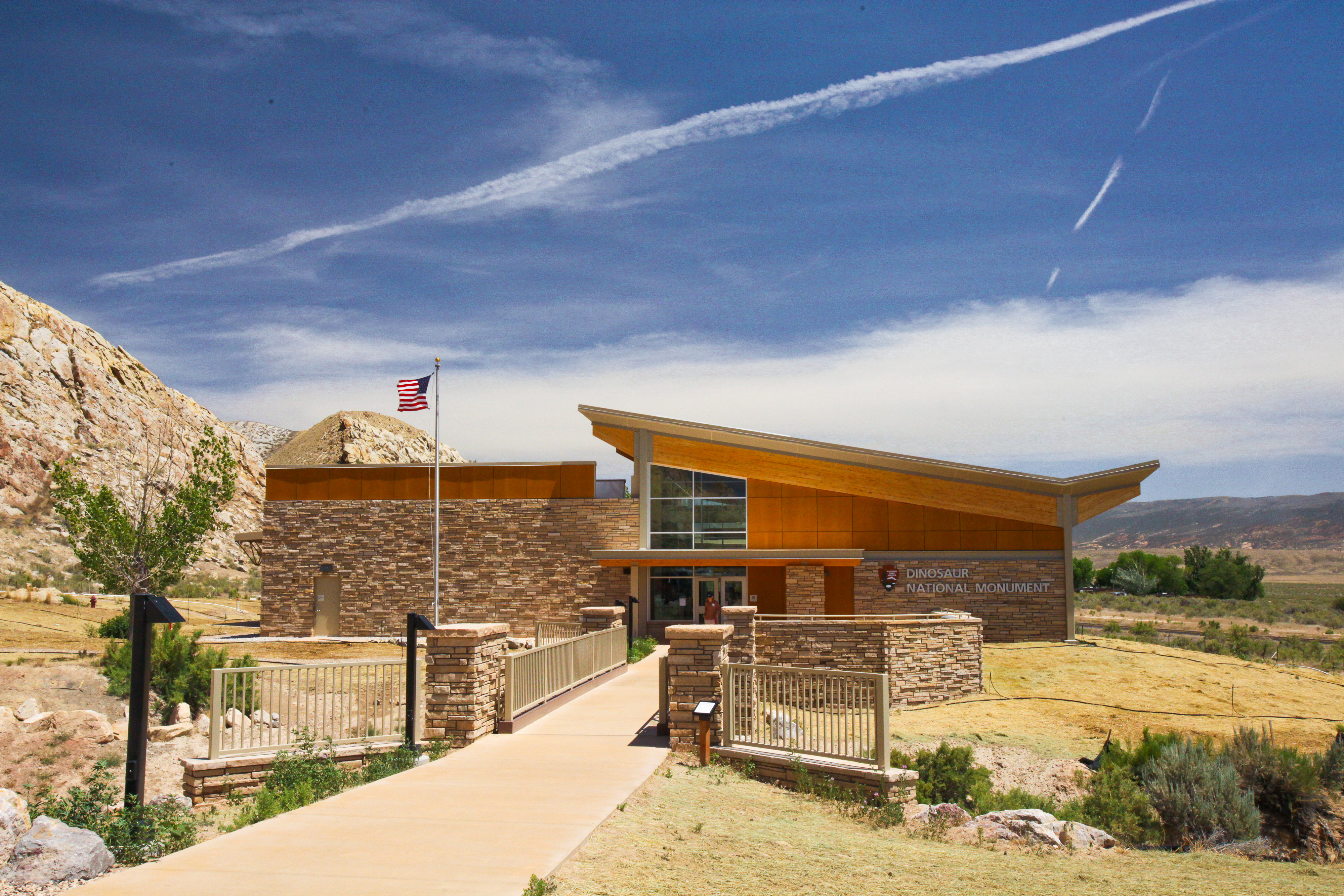 Blick auf das Visitors Center im Dinosaur National Monument bei Vernal, Utah