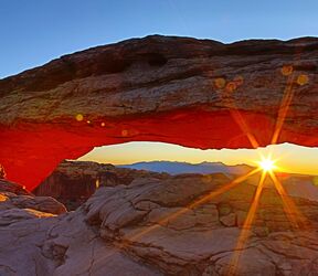 Mesa Arch - Der berÃ¼hmte Felsbogen im Canyonlands National Park bei Sonnenaufgang