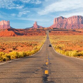 Straße durchs Monument Valley