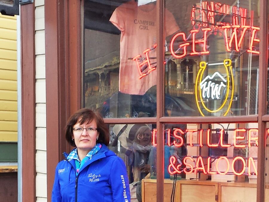 Irene Freimann im High West Distillery and Saloon in Park City, Utah
