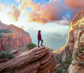 Atemberaubender Blick auf den Canyon im Zion National Park in Utah Atemberaubender Blick auf den Canyon im Zion National Park in Utah