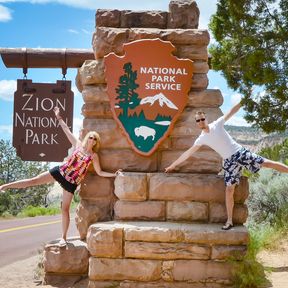 CANUSA Mitarbeiterin Nele Remstedt und ihr Mann vor dem Zion-Nationalpark in Utah