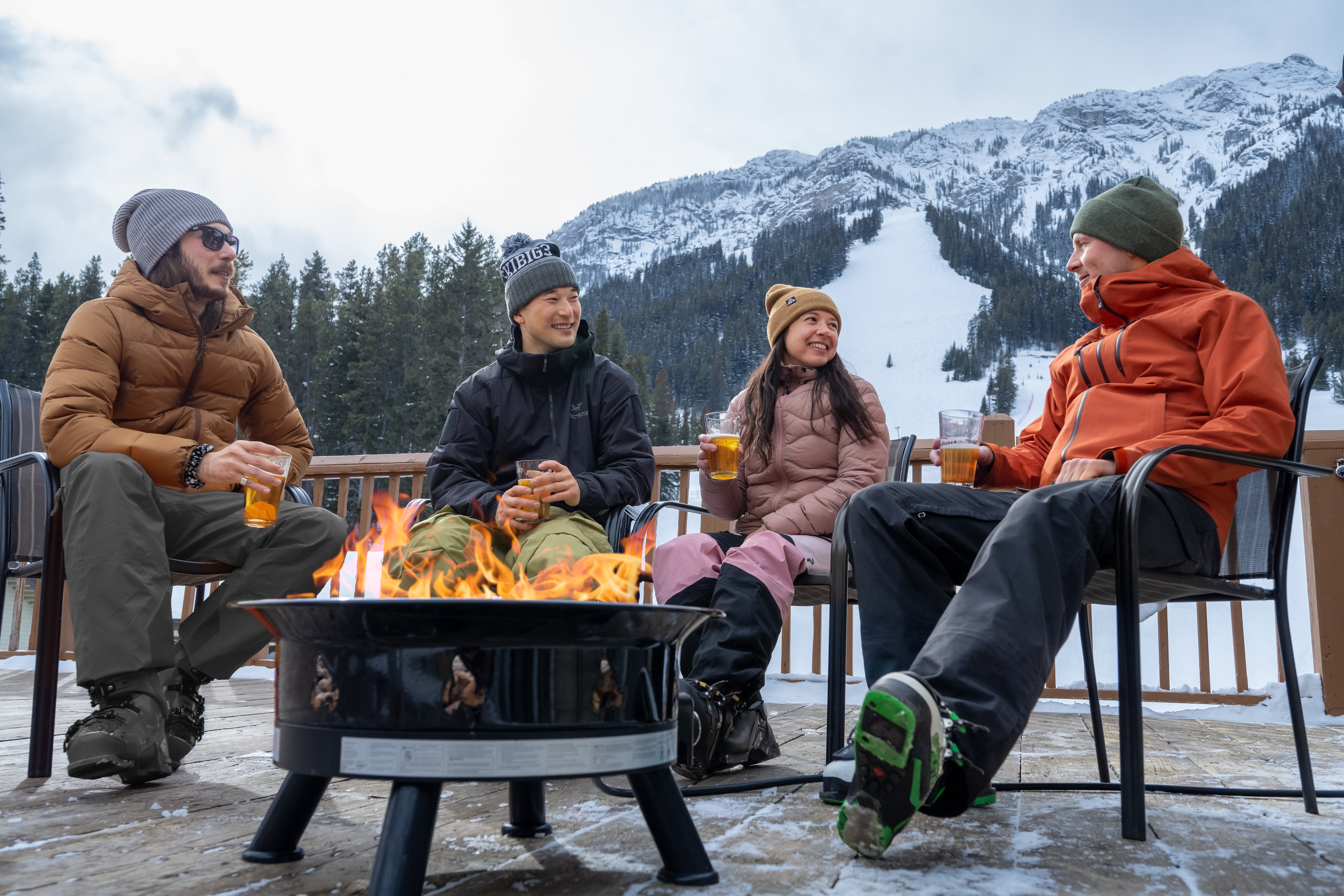 Après-Ski am Lagerfeuer im Mt. Norquay Ski Resort