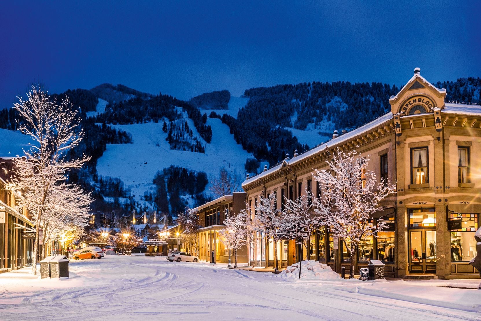 Aspen Village bei Nacht