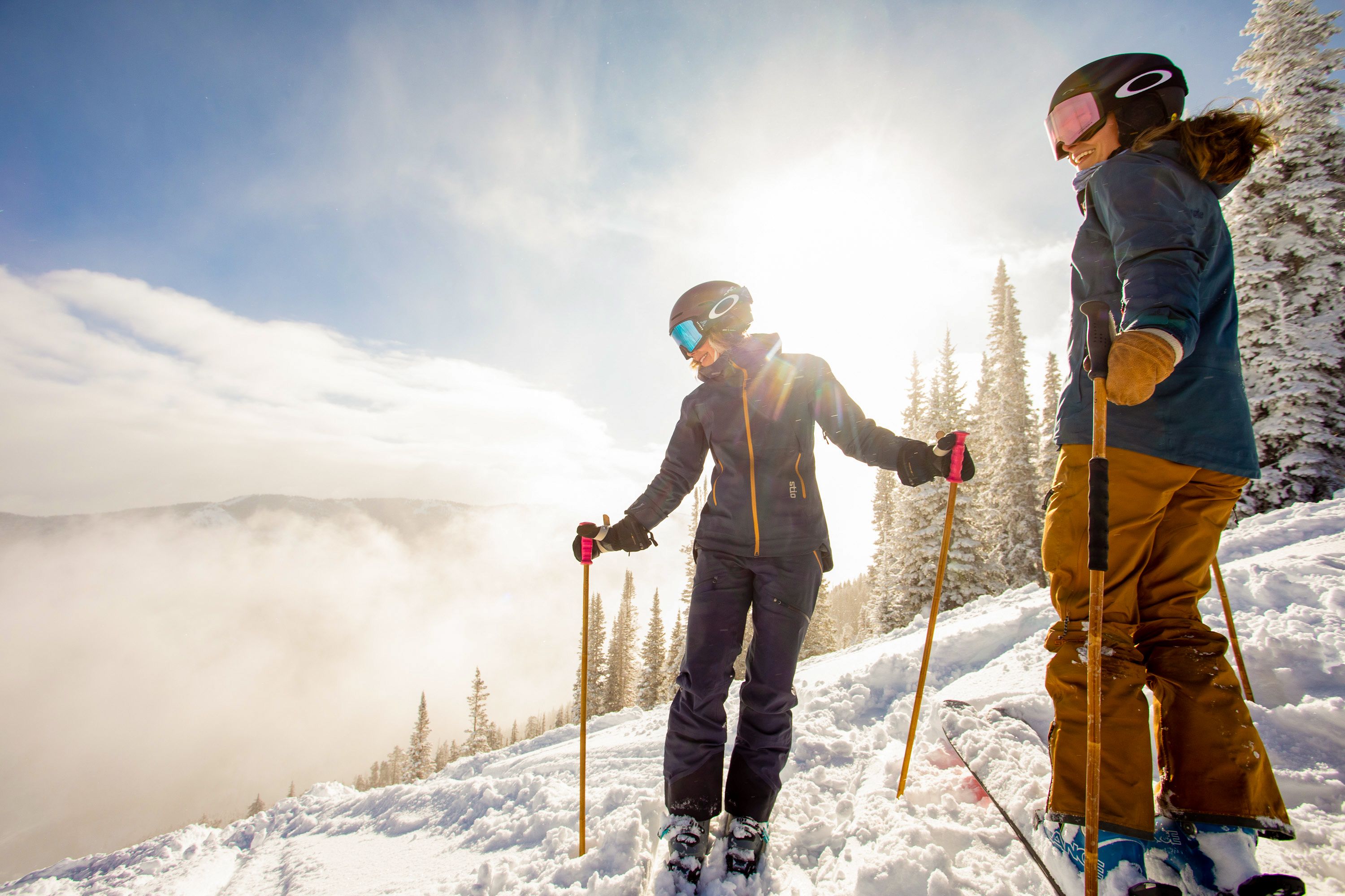 Den frischen Schnee geniessen bei bestem Sonnenschein im Aspen Snowmass Ski Resort