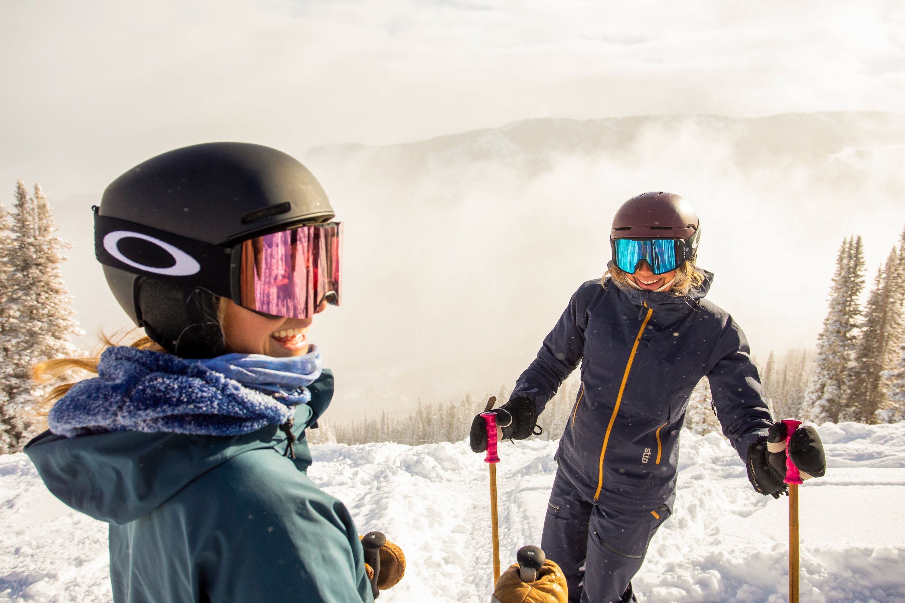 Skifahrerinnen im Aspen Snowmass Ski Resort in Colorado