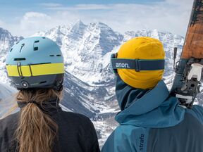 Gemeinsame Momente im Skigebiet Aspen Snowmass teilen