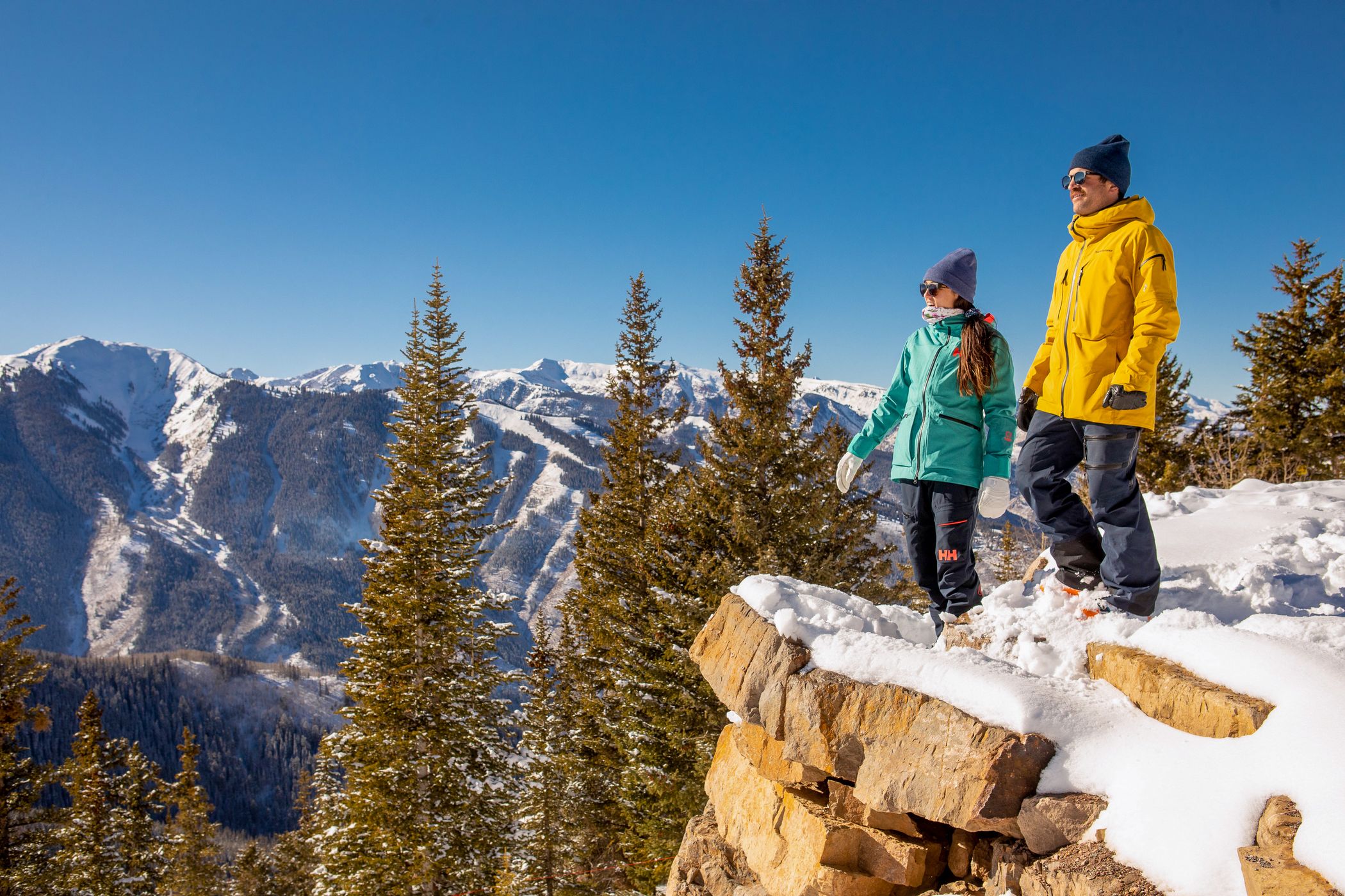 Fantastischer Ausblick von der Spitze der Berge im Skigebiet Aspen Snowmass