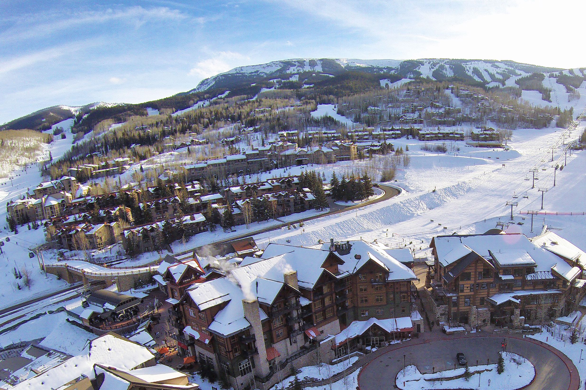 Base Village von oben bei den Crestwood Condominiums in Snowmass, Colorado