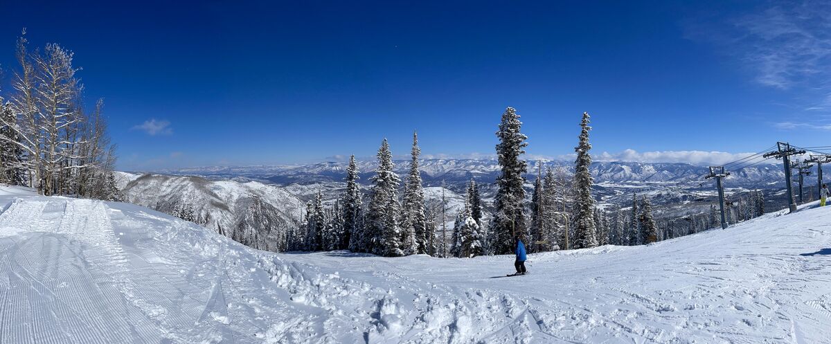 ski/aspen-snowmass/snowmass/snowmass-skifahrer.cr8678x3597-0x0