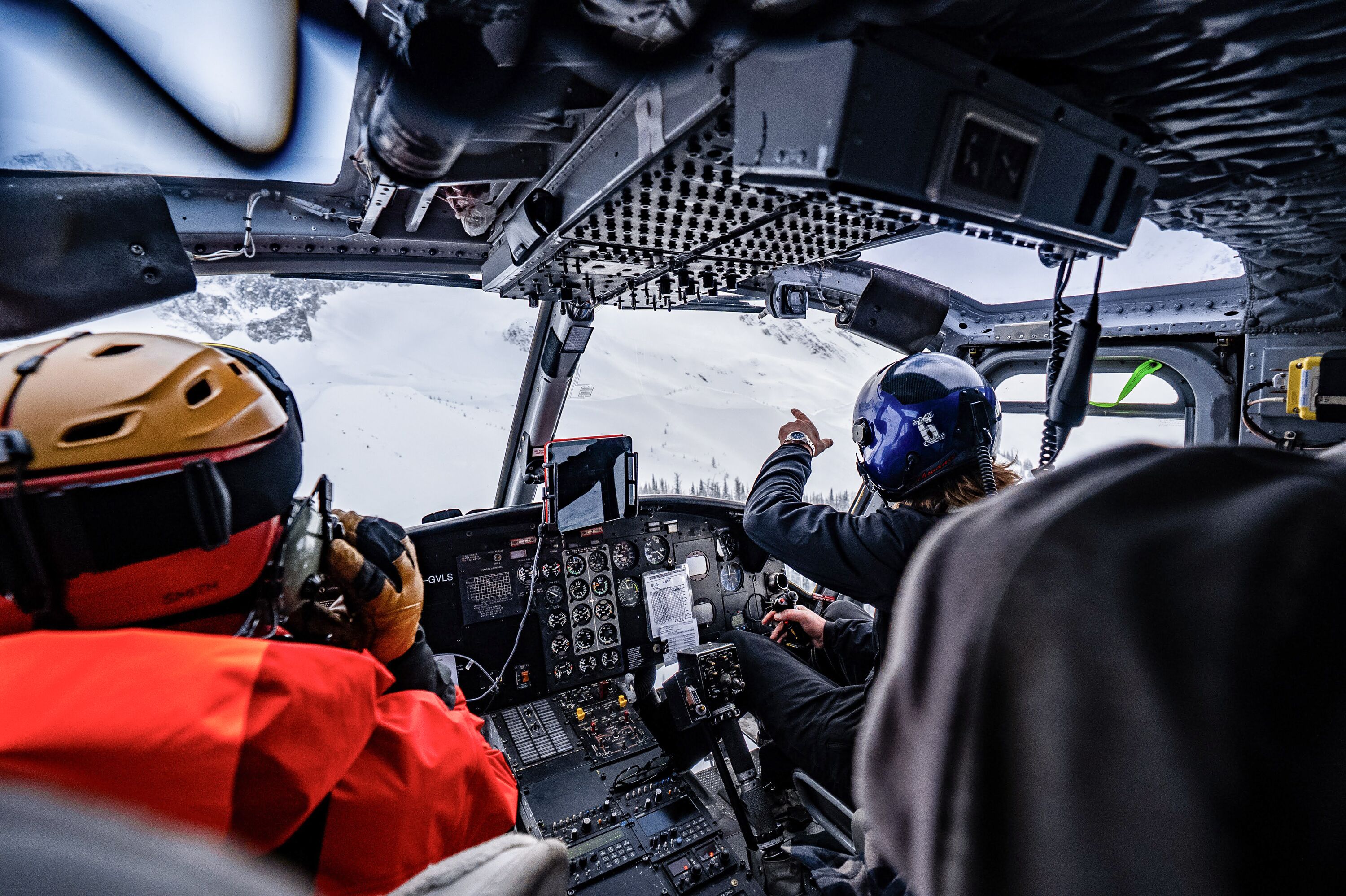 Cockpit eines Heliski Helikopters in Panorama in British Columbia