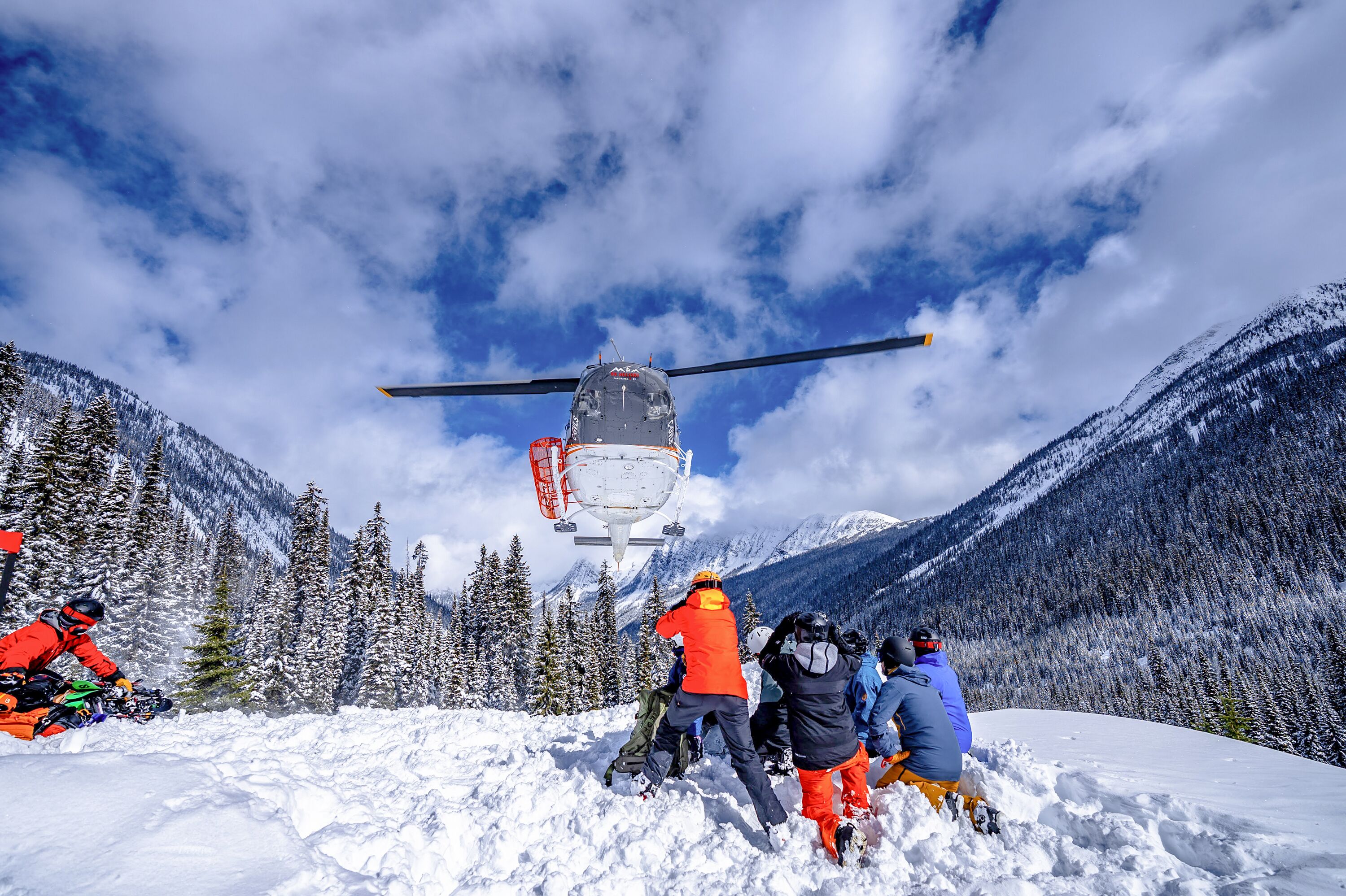 Helikopter landet in Panorama in British Columbia
