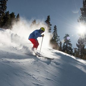 Skifahrer im Heavenly Mountain Resort beim Lake Tahoe