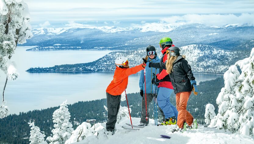 Skifahrer nördlich des Lake Tahoe in Kalifornien Skifahrer nördlich des Lake Tahoe in Kalifornien