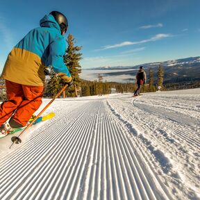 Skifahren auf den Bahnen im Northstar Vail Resort