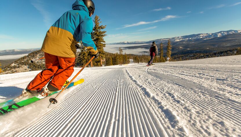 Skifahren auf den Bahnen im Northstar Vail Resort Skifahren auf den Bahnen im Northstar Vail Resort