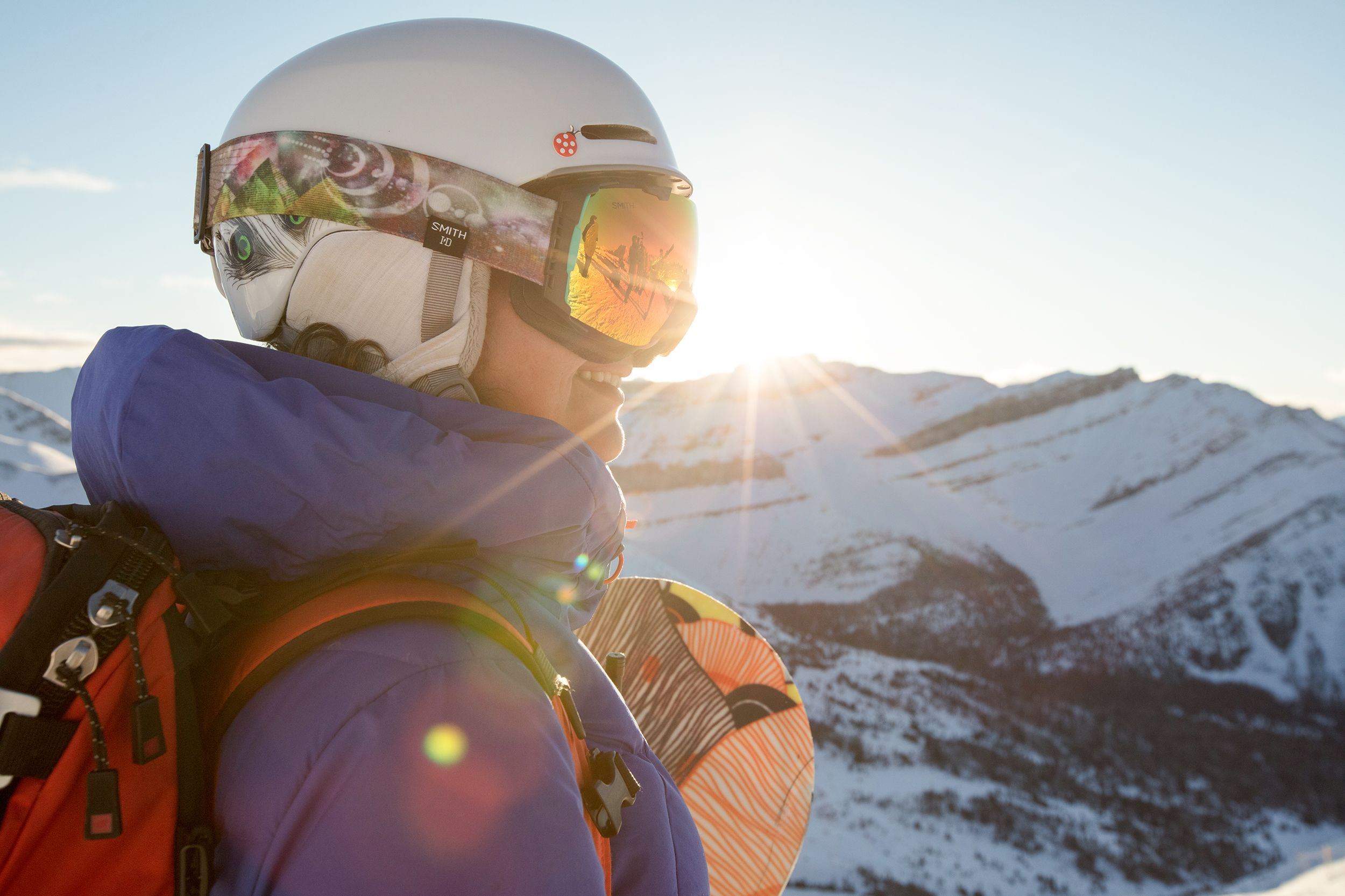 Snowboarderin im Lake Louise Ski Resort in Kanada