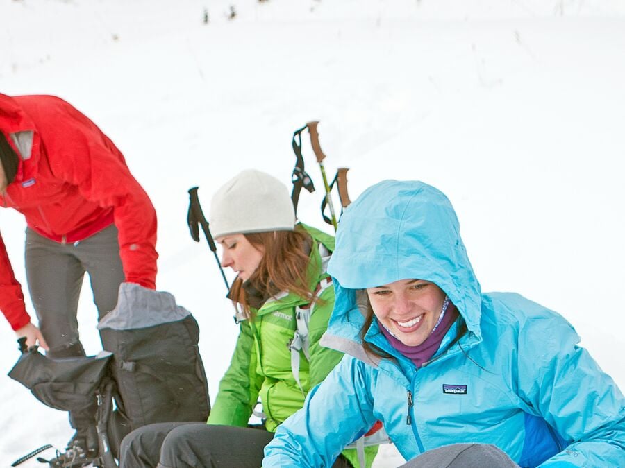 Vorbereitung fuer die Schneeschuhwanderung
