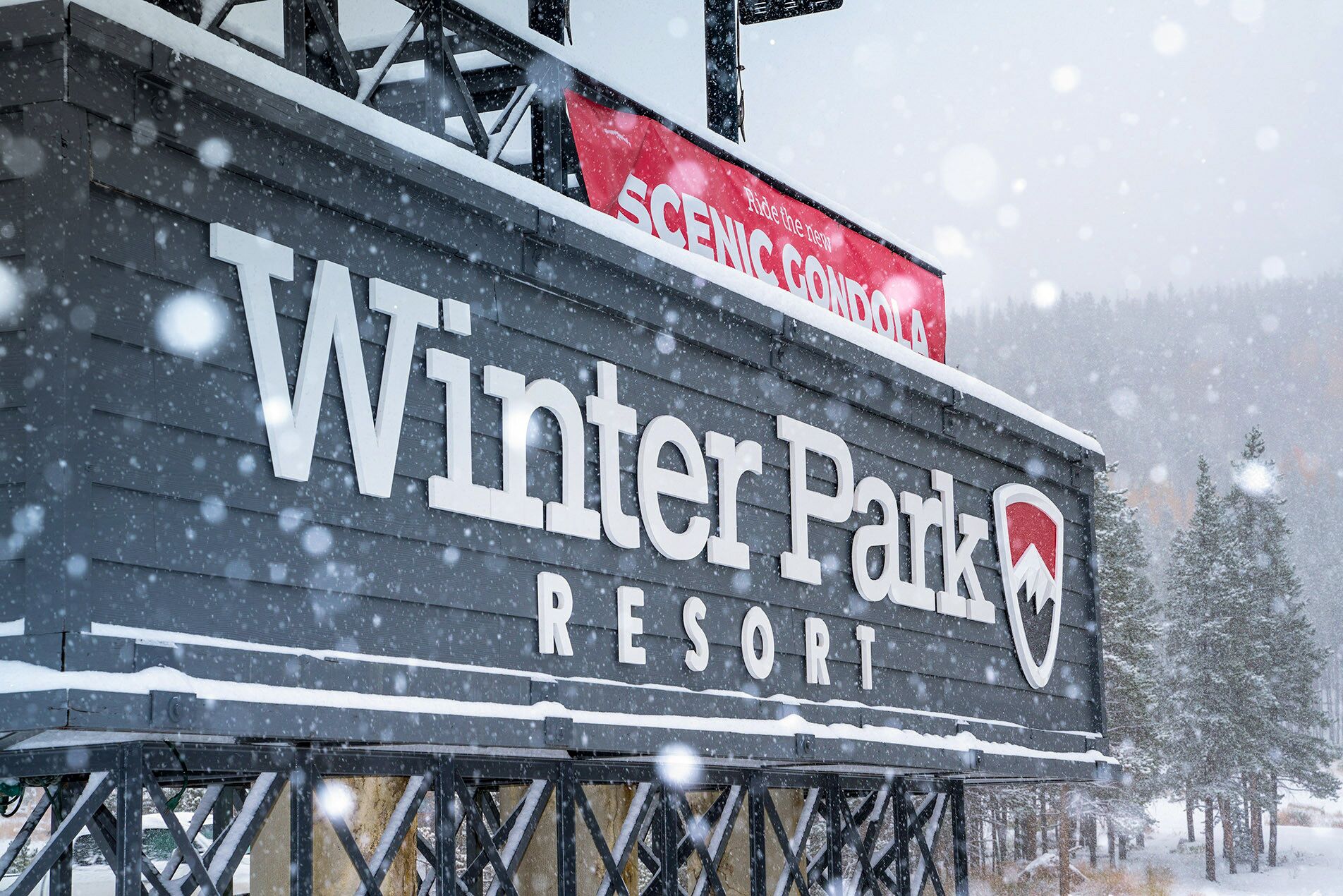 Wegweiser des Winter Parks Colorado von Alterra im Schnee