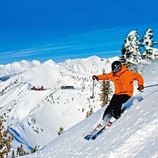 ski/kootenay-rockies/kicking-horse/allgemein/skifahrer-hang-abfahrt.cr3230x3227-838x0