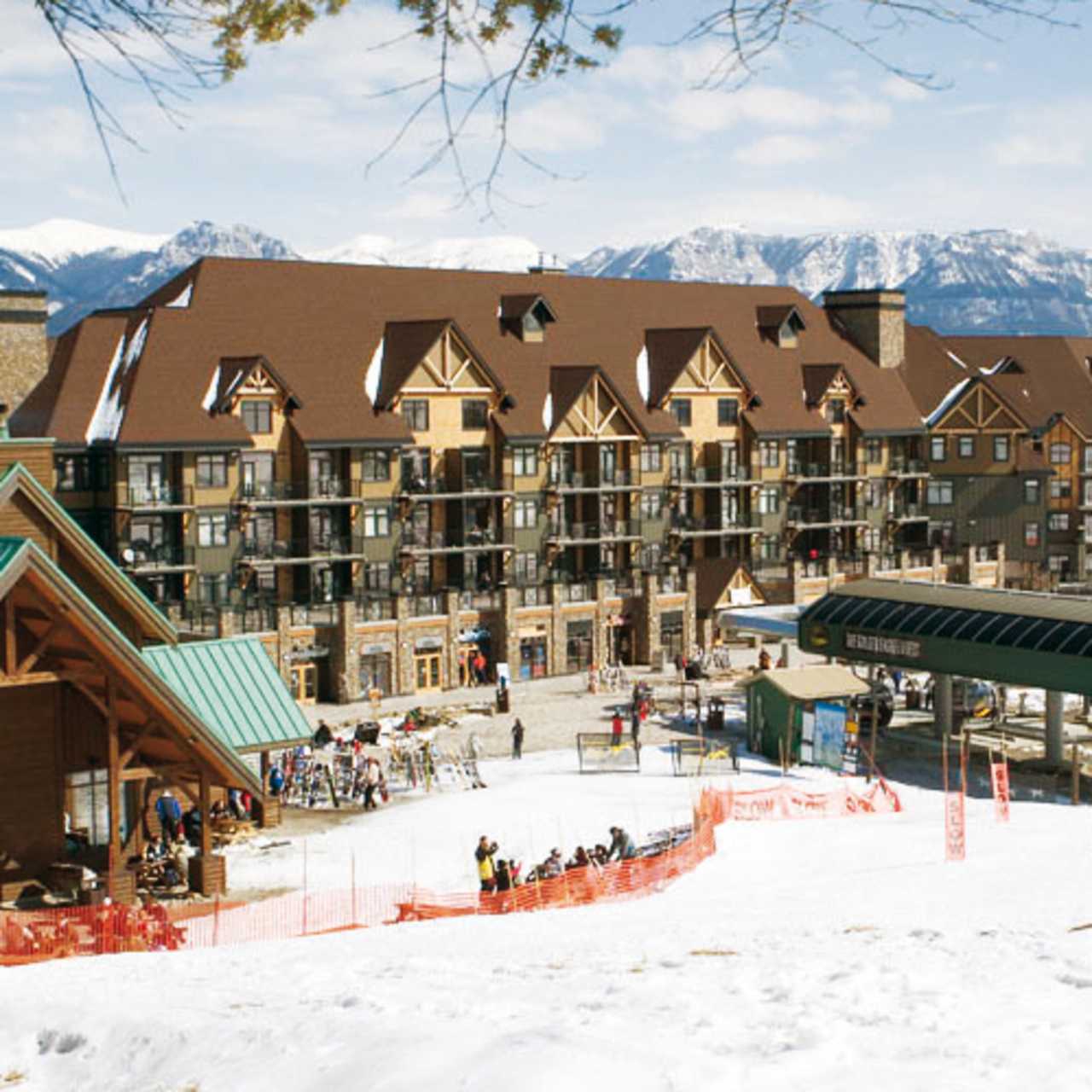 Hotel, British Columbia: Glacier Mountaineer Lodge At Kicking Horse