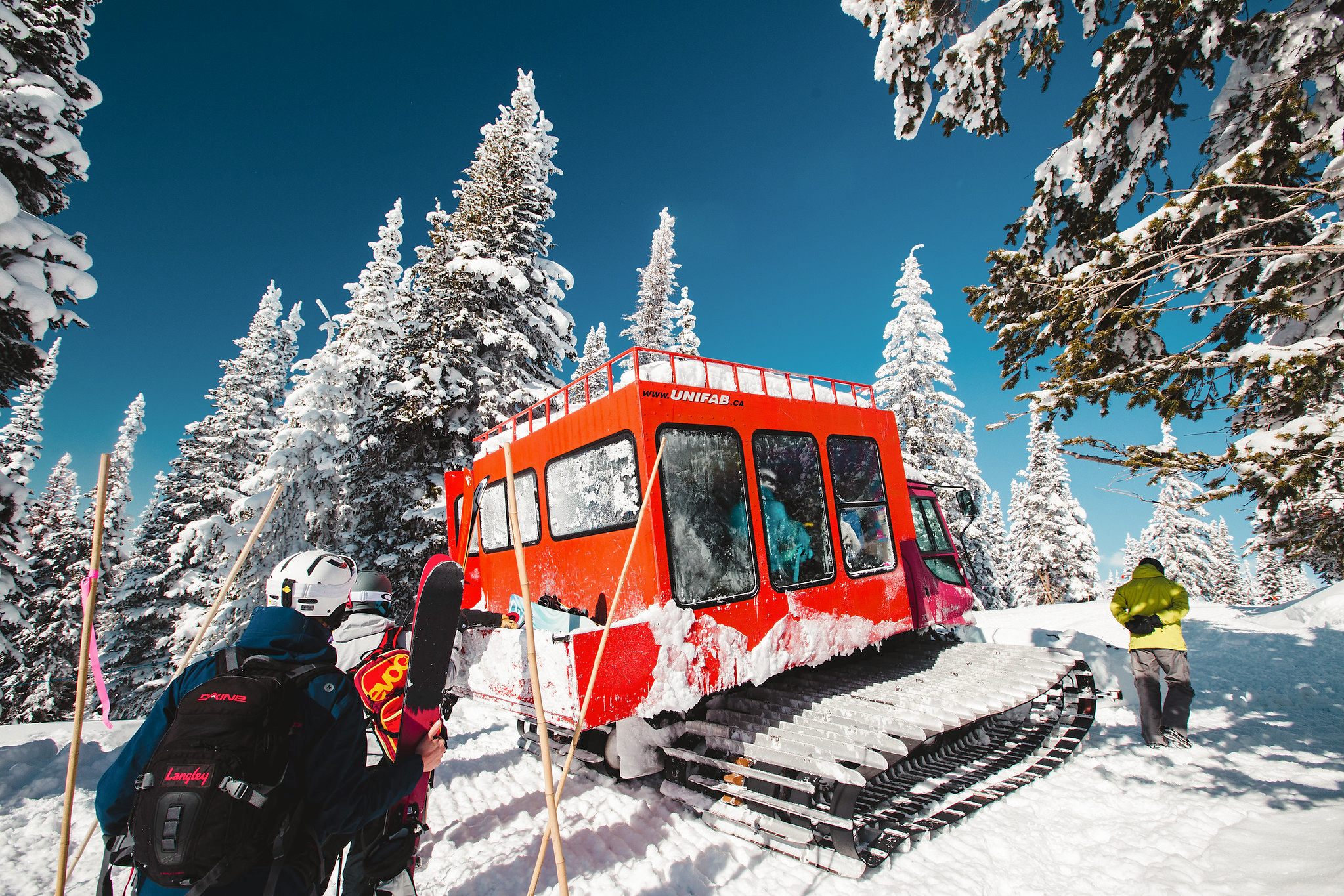 Zum Cat Skiing auf den Mount Kirkup am Red Mountain Resort in British Columbia
