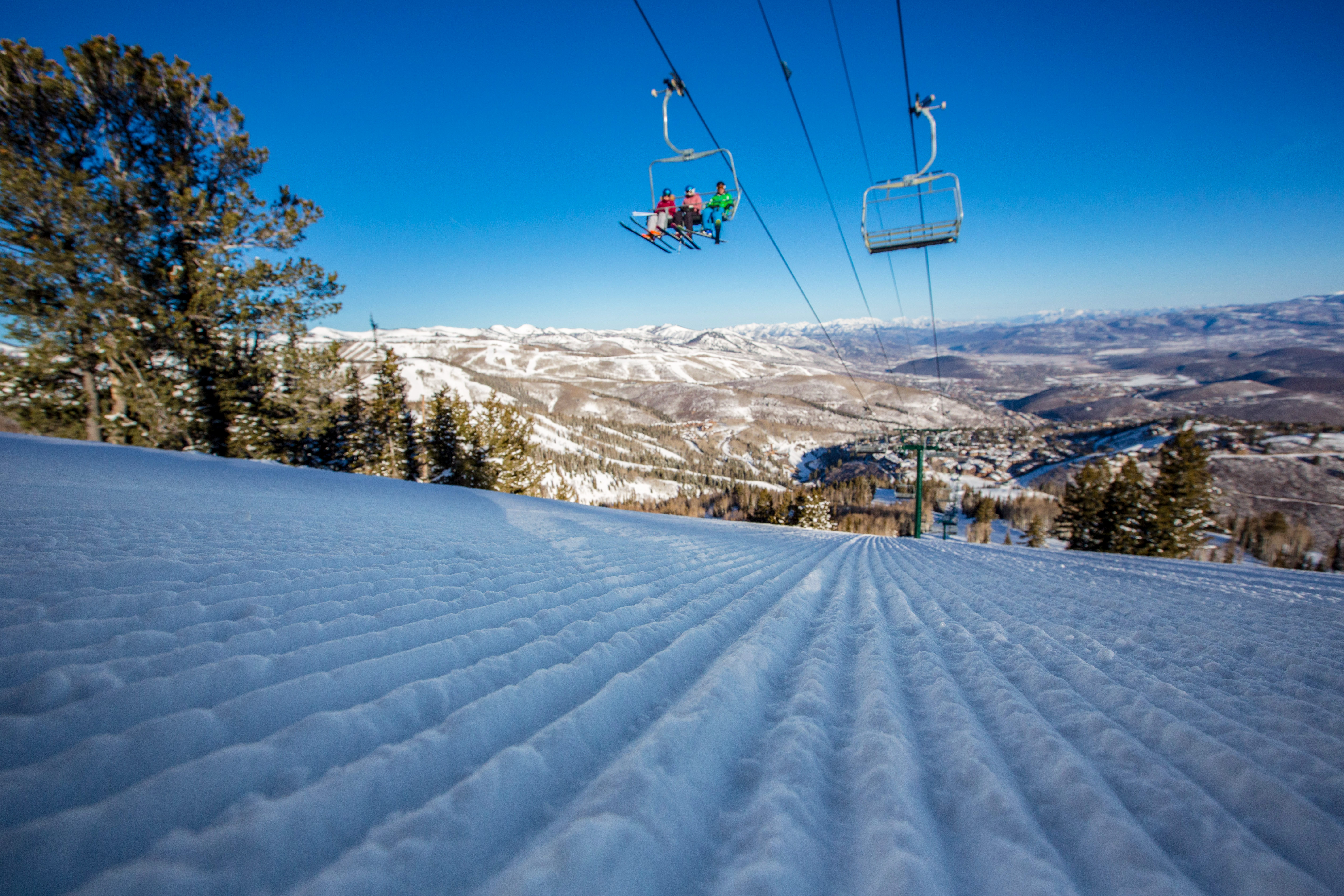 Der Lift schwebt über die Piste im Deer Valley in Park City, Utah